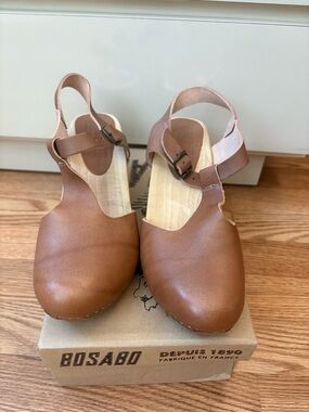 Bosabo Closed-toe Wedges